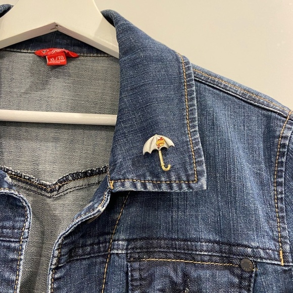 Red Cross Responder Umbrella Brooch Pin with Gold Handle - Picture 2 of 9